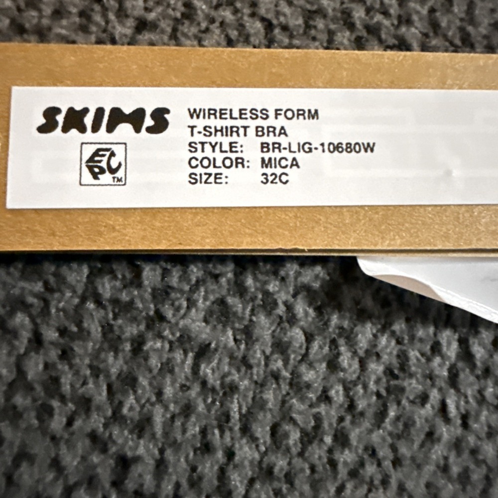 Skims Wireless Form Tshirt Bra - Mica - NWT - 32C - Picture 5 of 5